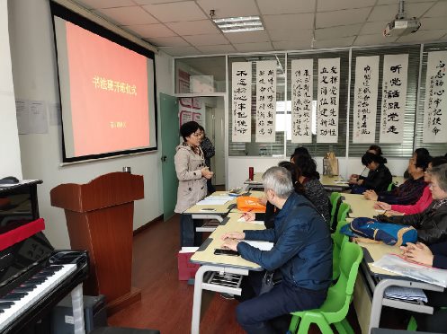 建邺区苍山路社区举办成人书法班兴趣班