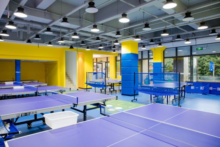 成人乒乓球训练班，如何提高步法准确性和灵活性