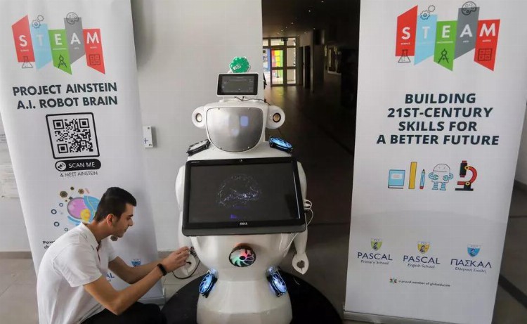 塞浦路斯高中生利用ChatGPT开发出机器人原型，辅助课堂教学