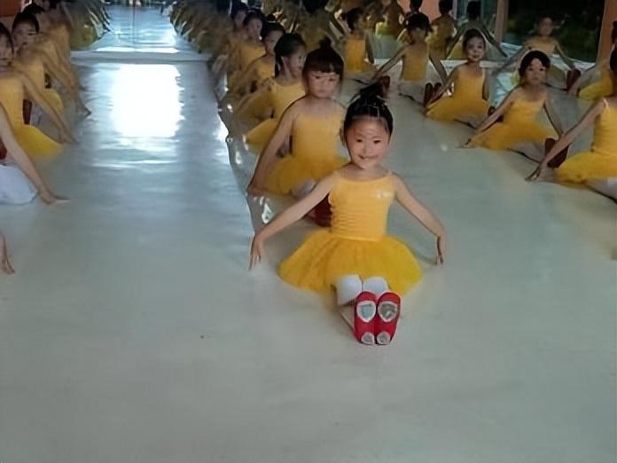 禄劝爱尚艺术学校积极备战金孔雀第八届少儿舞蹈艺术节