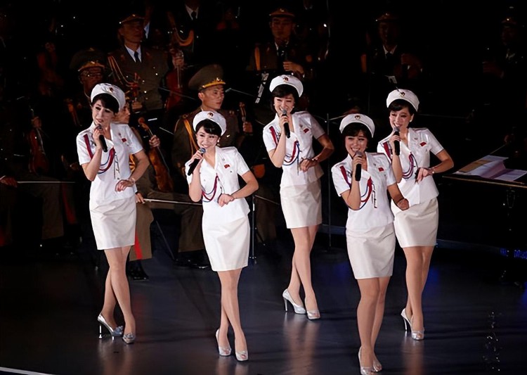各国女团跳舞对比：韩国的财阀超爱、朝鲜的官阀品味！