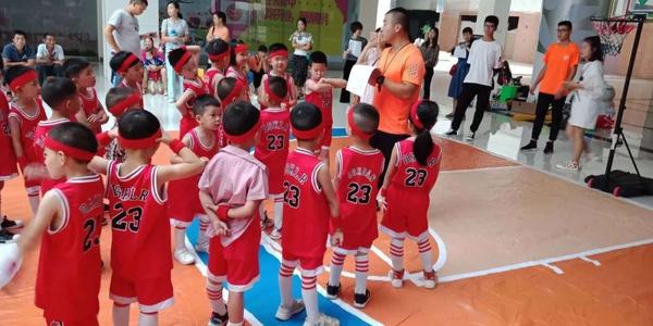 小篮球运动和成人篮球有什么区别？教练精炼总结给你看