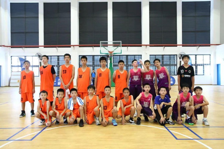 开打！香洲区“区长杯”青少年篮球赛来咯