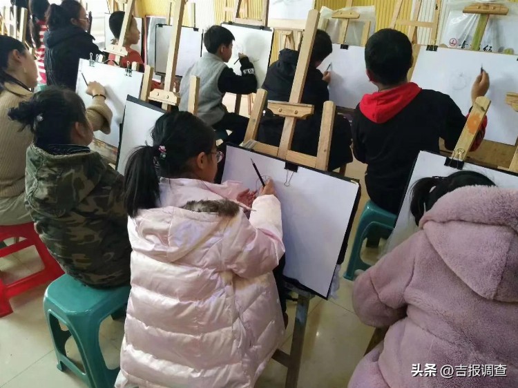 公主岭市杨大城子镇农民画培训基地圆了2000名学生的“画家梦”