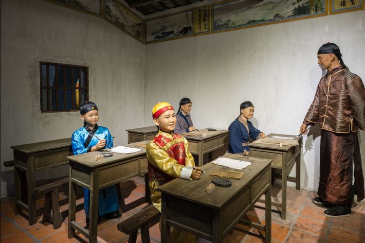 来“大清皇家学校”，和皇子们一起学习，成就你的未来！