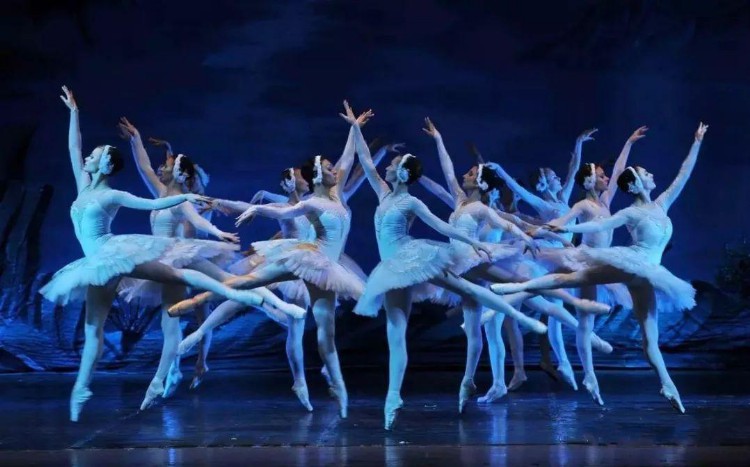 顶级儿童芭蕾舞团首次来昆，超凡演绎史上“最童真”的《天鹅湖》