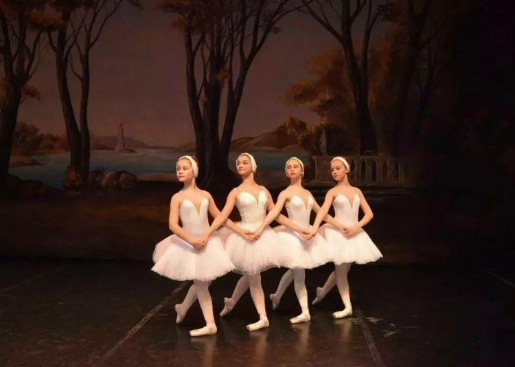 顶级儿童芭蕾舞团首次来昆，超凡演绎史上“最童真”的《天鹅湖》