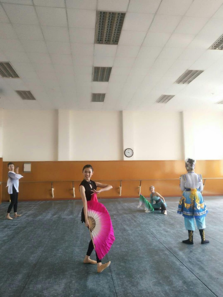 选择天津成人零基础舞蹈培训需要注意的问题