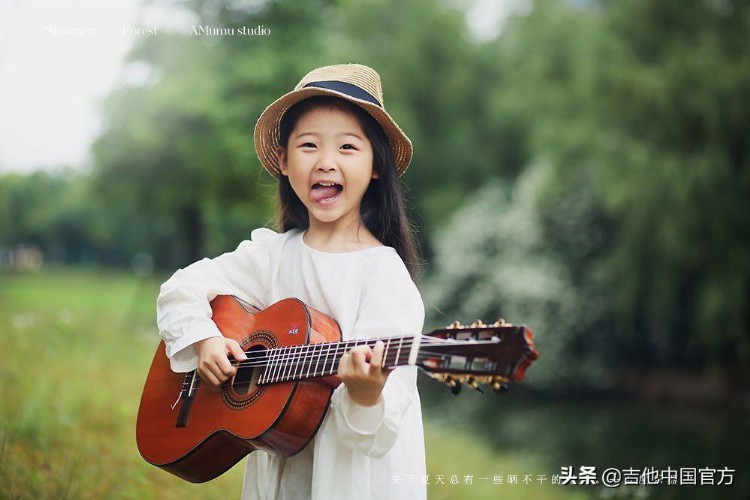 吉他中国专访：火遍外网6岁“吉他女孩”周昭妍爸爸专访