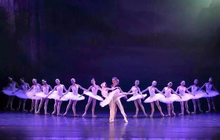 圣彼得堡国立儿童芭蕾舞剧团《天鹅湖》惊艳亮相金沙滩啤酒城