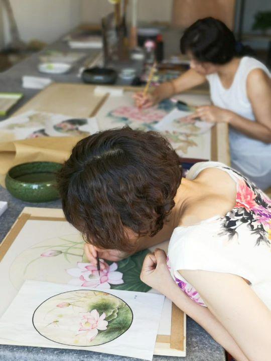 兰州艺森成人画室/兰州成年人学习画画/零基础学油画水彩国画