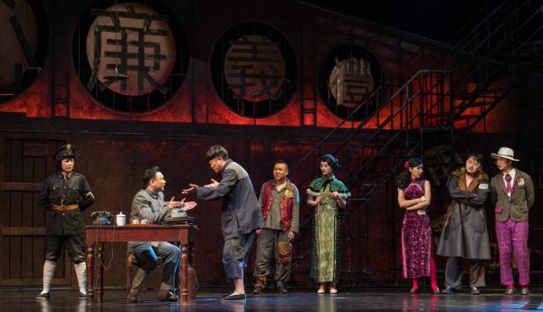 上海城市剧院大修后重开，将迎话剧“新人”易中天