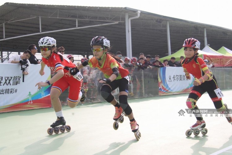 广西恢复举办大型速度轮滑赛事 300名选手参赛