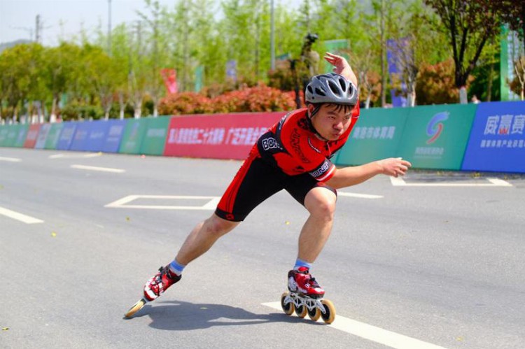 纵享速度与激情 中国·陕西轮滑马拉松公开赛在商洛举行