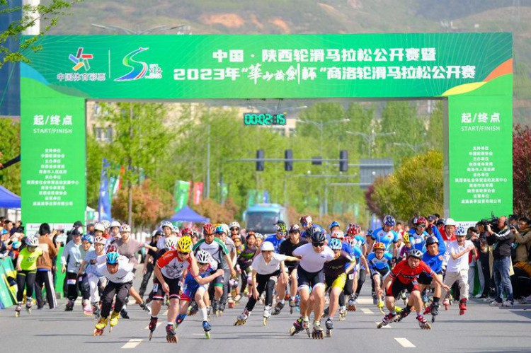 纵享速度与激情 中国·陕西轮滑马拉松公开赛在商洛举行