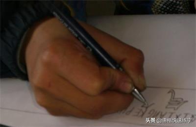 很多人写不好字的原因，竟然是找不到正确的握笔姿势造成的