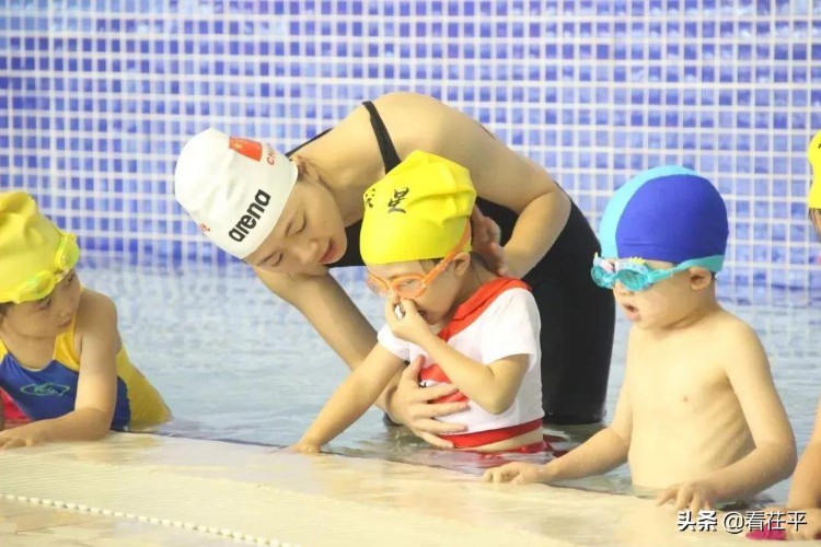 茌平三中游泳馆十年培训了10000多名学生，今年招生开始了