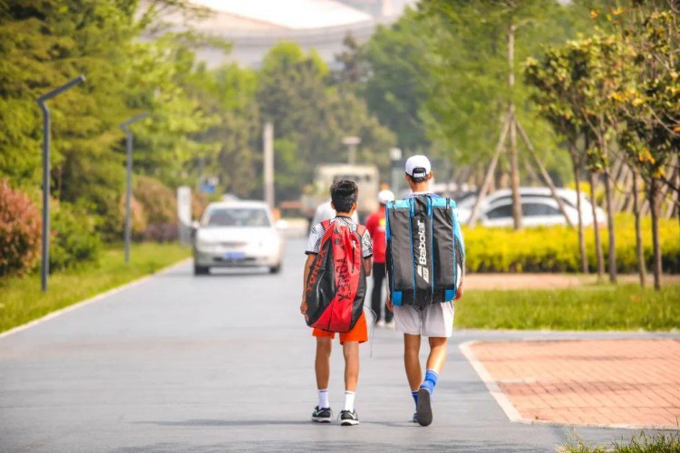 安泰网球俱乐部首届学员比赛精彩开打，运动才是保证健康的最佳“处方”！