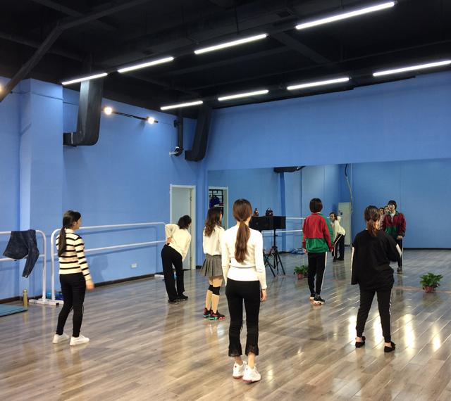 锦绣舞蹈成人网红舞蹈培训开课了 十堰地区专业舞蹈培训机构