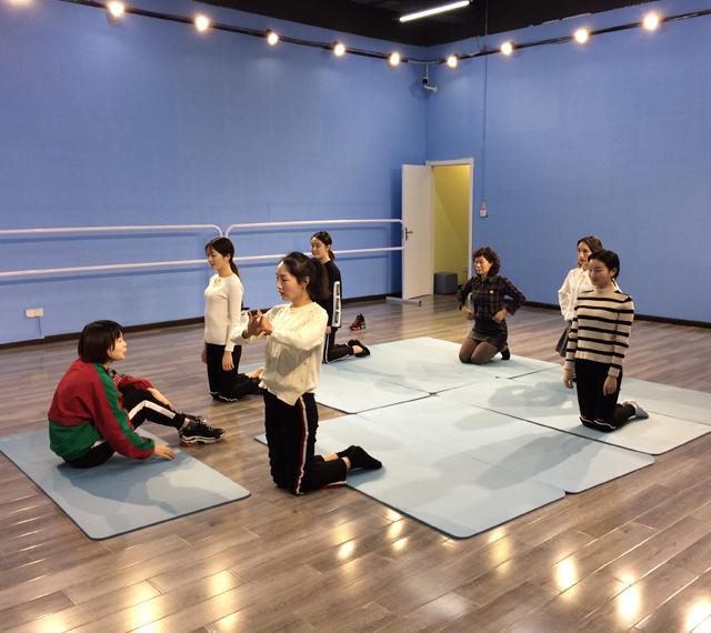 锦绣舞蹈成人网红舞蹈培训开课了 十堰地区专业舞蹈培训机构