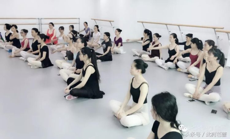 广州成人芭蕾训练沙龙丨此刻与你解密芭蕾天鹅臂
