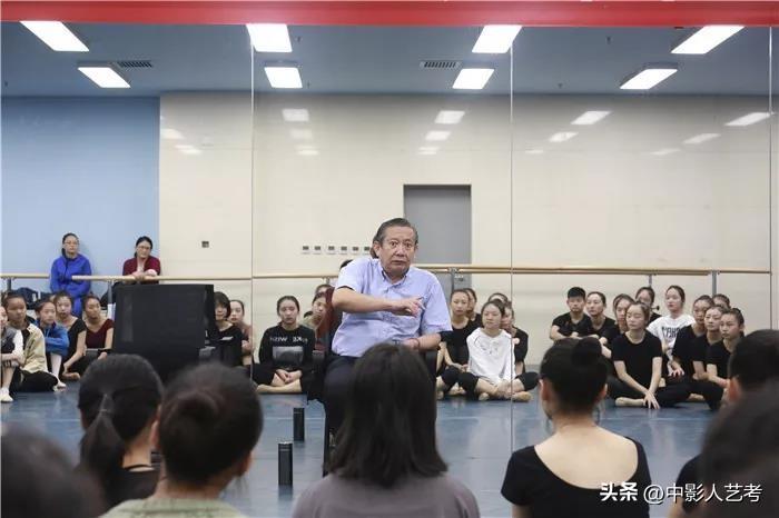 中国舞尊”潘志涛授课中影人教育：舞蹈界的“泰斗”！