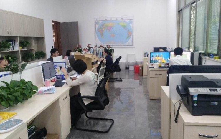 重庆教培老师改行做跨境电商，用英语直播带货，月收入实现翻倍