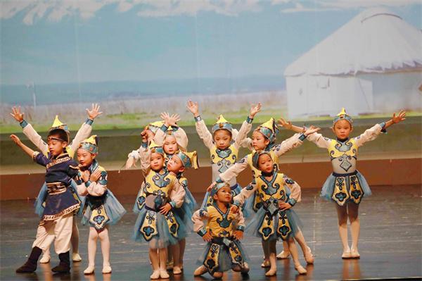 能歌善舞还会唱京剧，保利上海城市剧院艺术团让一批艺术“苗苗”茁壮成长