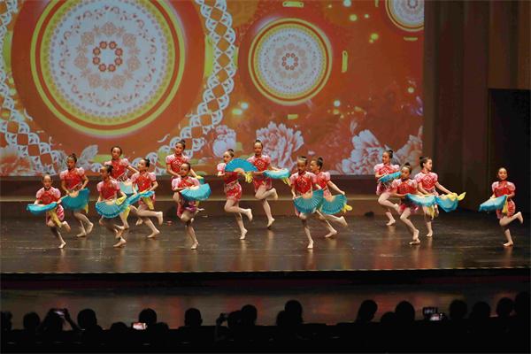 能歌善舞还会唱京剧，保利上海城市剧院艺术团让一批艺术“苗苗”茁壮成长