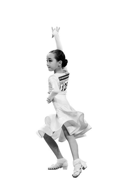 舞姿翩跹过周末 北京体育舞蹈、拉拉操赛事吸引青少年参与