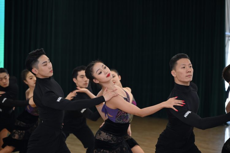 北京舞蹈学院创编国标舞剧《人间四月天》，以林徽因的故事为蓝本