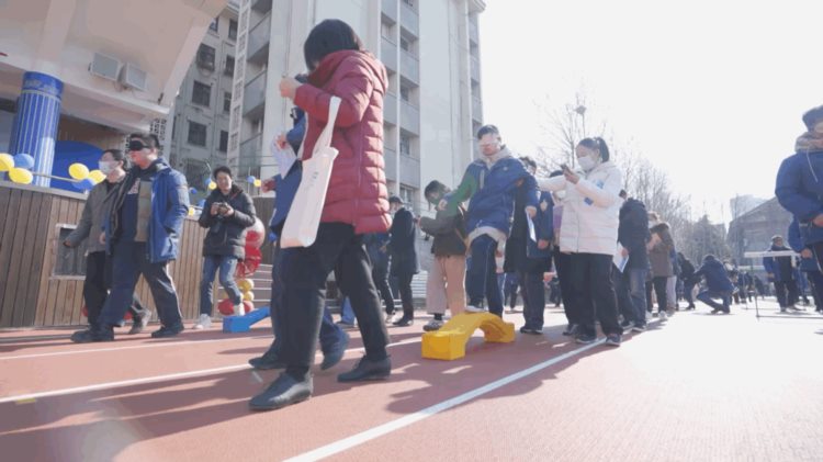 亲子同绘“十八岁的模样”！南京这所高中成人礼现场感动连连！