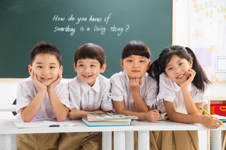 惊！卷成这样——北京家长让小学生完成高中英语课程！