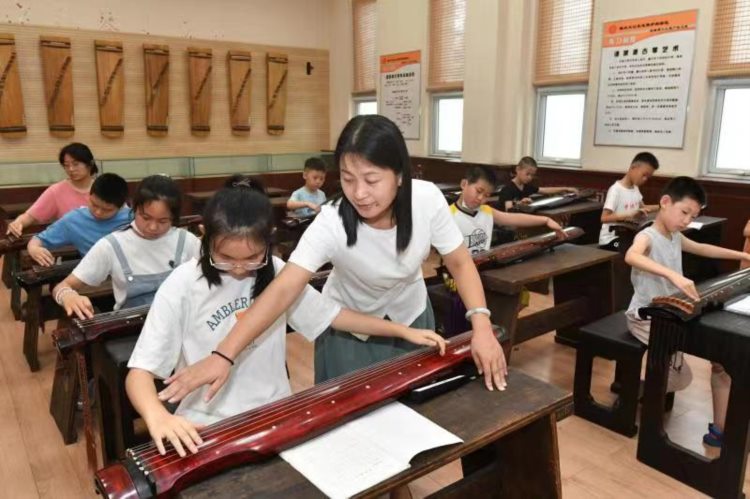 创建东亚文化之都｜诸城市举办暑期未成年人古琴公益培训班