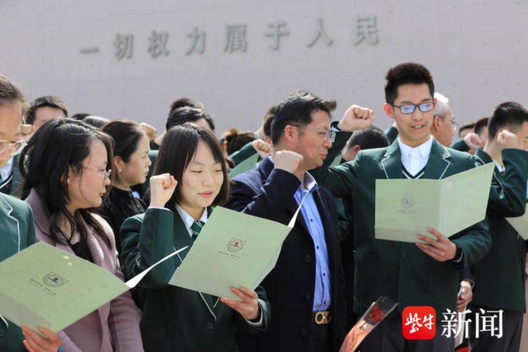 天很高很阔，去飞吧！南师附中成人仪式上，这位父亲的家信火了