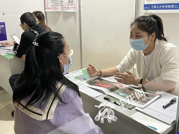 重庆举行首场教培专场招聘会 200余家企业提供上千个优质岗位