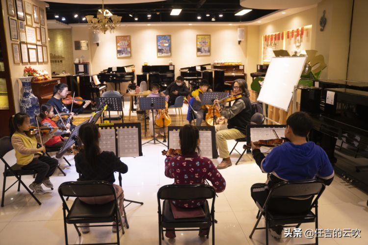 提琴之声——赵老师的儿童乐团的排练课