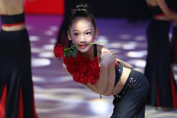 2000名青少年舞者齐集东莞，参加这项国际公开赛分站赛事