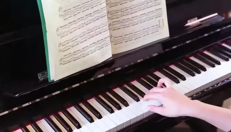 成人学钢琴用不用弹哈农？