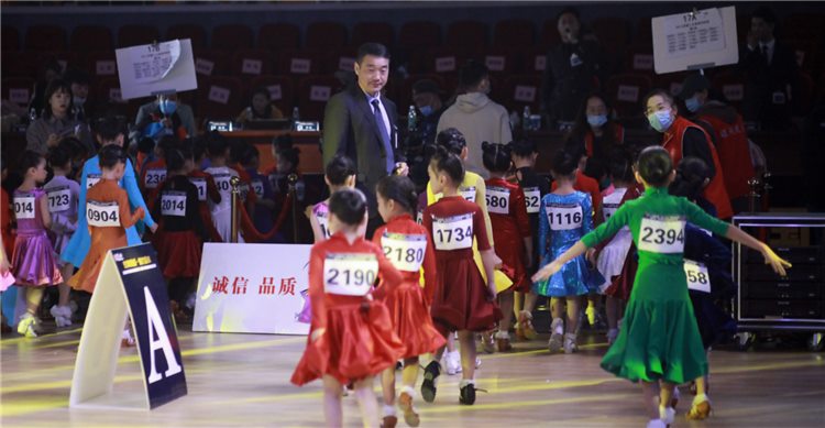 世界巨星表演晚会暨第六届中国（郑州）国际标准舞全国公开赛落幕