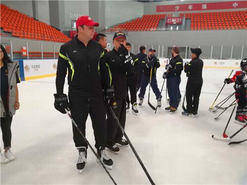 沈阳冰球产业飞越发展首届国际冰球训练营开营