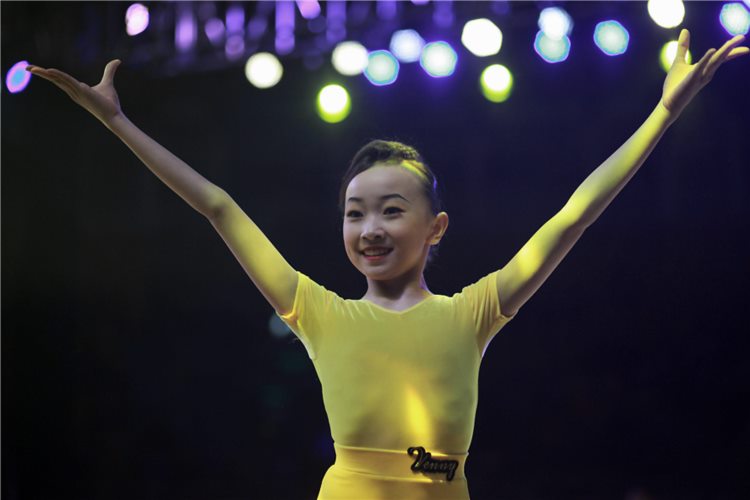 世界巨星表演晚会暨第六届中国（郑州）国际标准舞全国公开赛落幕