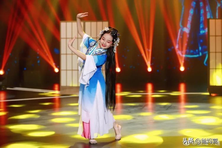 9岁小“刘亦菲”跳舞获179万粉丝，深扒家庭细节，妈妈做法太棒了