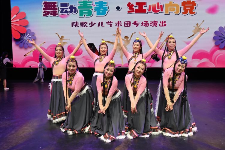 舞动青春·红心向党 陕歌少儿艺术团专场演出在西安举办