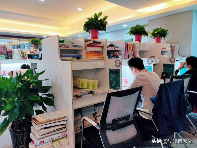 花钱自习变潮流，郑州付费自习室“取代”图书馆成新宠？