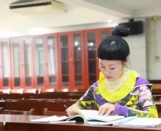 厉害！湖南56岁“妈妈学姐”收到博士录取通知书