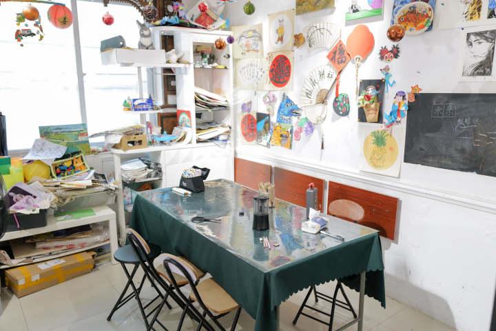 是古董店也是美术教室！美院毕业生在这间50㎡的小店里，筑起隐秘的“艺术空间”