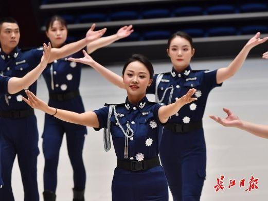 武汉市职工排舞大赛盛大开幕，50多支队伍1000余人大比舞