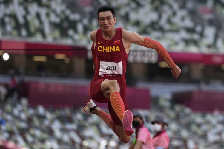 历史性突破！中国选手朱亚明男子三级跳远摘银