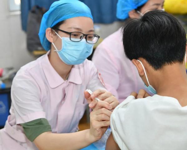 附名单！第二针疫苗今起“开打”，郑州275个接种点可就近选择